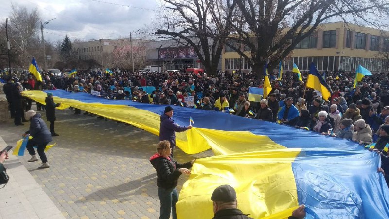 Проукраїнський мітинг у Каховці у березні 2022 року
